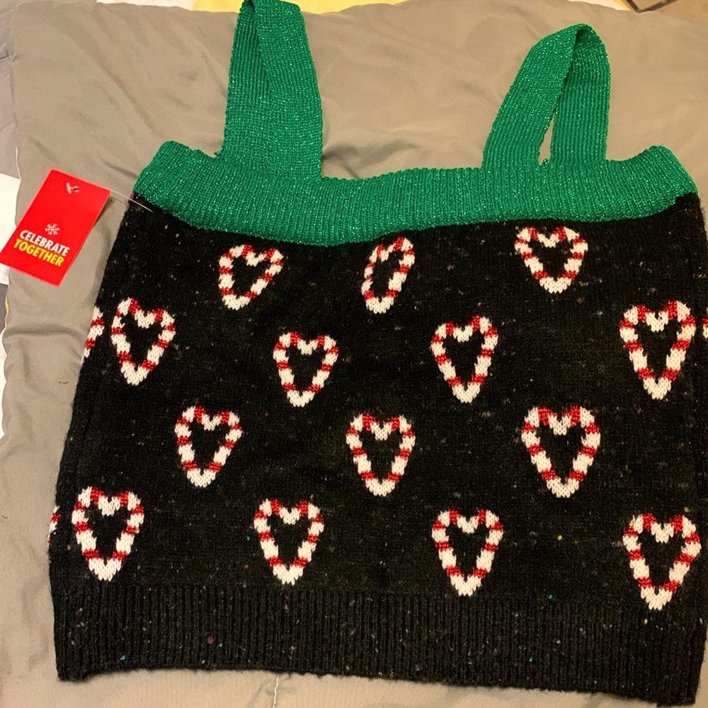 Festive top black with hearts black and red